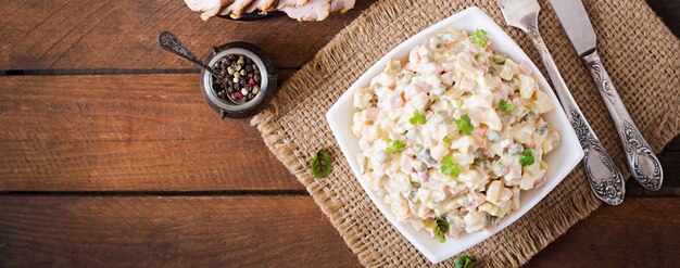 Какие овощи и мясо подходят для основы салата