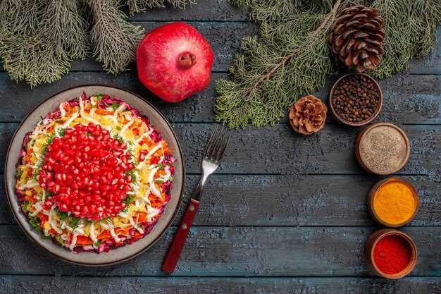 Пальмовый салат с авокадо и курицей