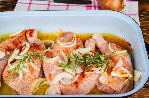 Окорочка в кисло-сладком соусе с ананасами и перцем