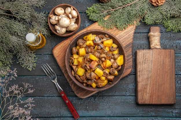 Мясной салат с сердечками и квашеной капустой
