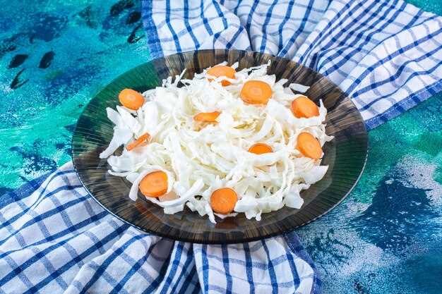 Салат из свежих моркови и чеснока с укропом – особенности приготовления