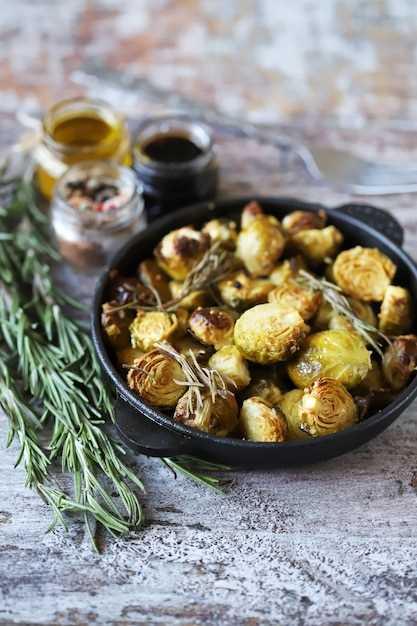 Как подавать тушеную капусту с картошкой и мясом