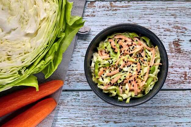 Освежающий фруктовый салат с пекинской капустой